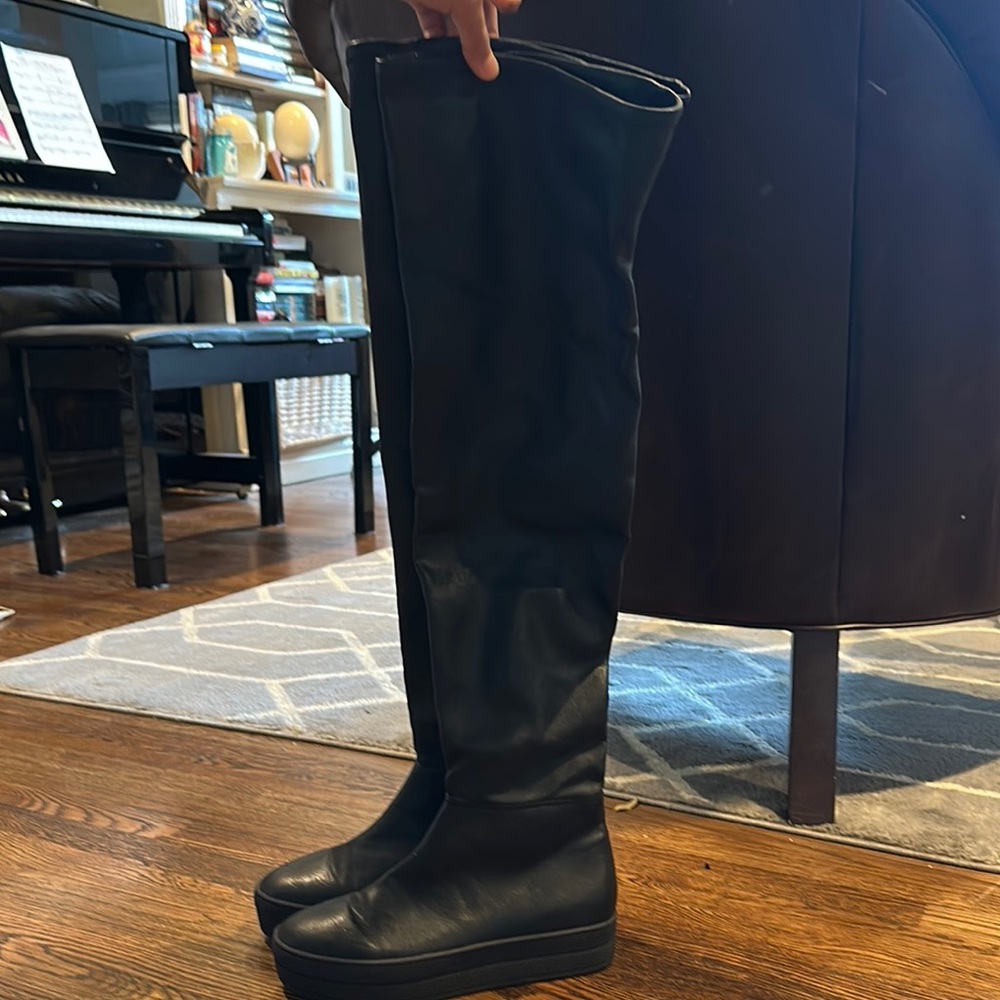 Sleek Black Over the Knee Boots with Minimalist Design